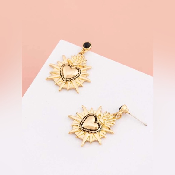 ⚜️🖤 Heart Decor Drop Earrings 🖤⚜️ Brand New - Picture 2 of 10